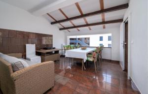 2 Bedroom Stunning Apartment In Medulin 