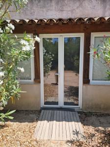 Appartements Rez de villa avec jardin : photos des chambres