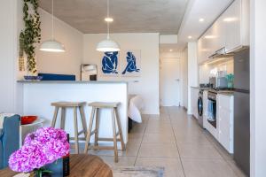 Hugos Seaside Haven E210