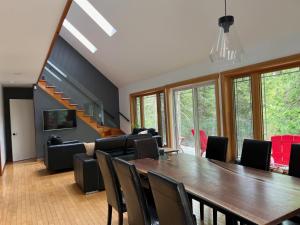 3bdrs Lakefront Chalet Peaceful Retreat