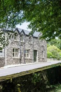 Joe's Corner House - Fota Island