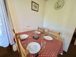 Appartements Charmant T2 a Demi-Quartier, 1 chambre, balcon, parking, casier a skis, proche foret et espaces verts - FR-1-597-32 : photos des chambres