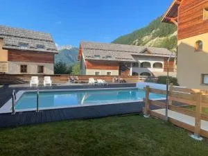 AU PIED DES PISTES D'ARVIEUX - 阿尔维厄