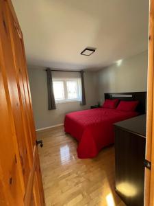 3bdrs Lakefront Chalet Peaceful Retreat