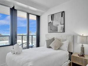 Oceanfront Beach Retreat Beach Service 502