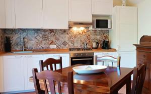 "My Country House" Salo- Rustico con Ampio Giardino, AC, Parcheggio & Pet Friendly