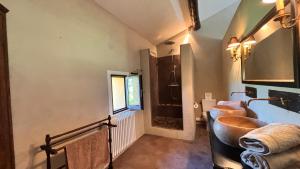 Maisons de vacances Le Mas de Bonnety - Magnifique mas 12 personnes au Pied du Mont Ventoux : photos des chambres