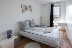 Appartements Le VAL HOME - 20min de PARIS et ORLY - Balcon - WIFI - Espace de travail : photos des chambres
