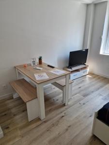 Appartements Faubourg des voyageurs 5 - Studio climatise 2 personnes - proche axe autoroute : photos des chambres