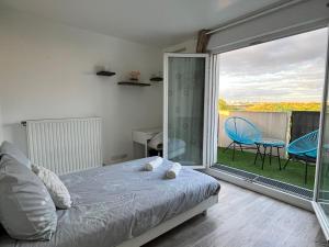 Appartements Le VAL HOME - 20min de PARIS et ORLY - Balcon - WIFI - Espace de travail : photos des chambres