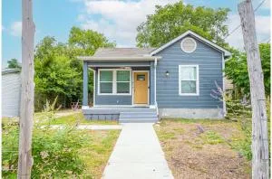 Cozy and Gorgeous 2BR1BA Near Amazing Downtown - Martindale Army Air Field