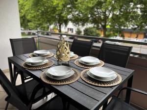 110qm - 4 Zimmer - privat Parkplatz - zentral - Balkon - MalliBase Apartments