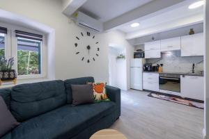 City Center Apartment with Free Parking