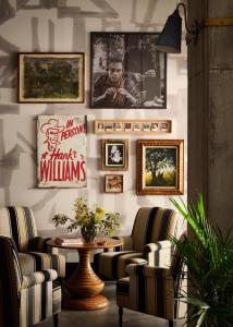 Memoir Wedgewood Houston