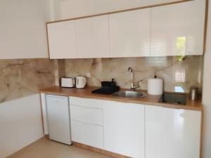 KostaStan - sa parkingom