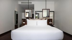 Shintana Saya La Maison