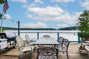 Classic Waterfront Home on Lake Maspenock with Grill - أوبورن