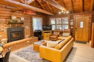 Charming Log Cabin in Tall Pines with Fire Pit Near Trails & Lake - Pinetop