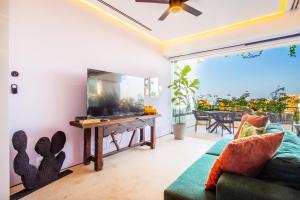 Iconic Rooftop, Bar and Gym, Luxe 2 BR at Soho PV