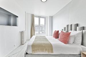 Appartement Spacieux en banlieue parisienne - II