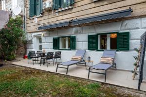 City Center Apartment with Free Parking