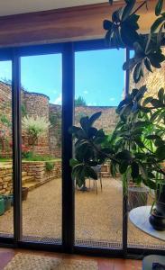 Maison romane avec jardin dans le centre de CLUNY