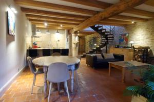 Maison romane avec jardin dans le centre de CLUNY