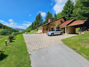 VILA LASOVIC + POOL + JACUZZI + SAUNA