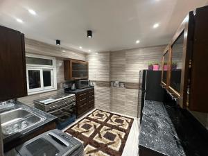 شقه فندقيه فاخره جديده بالكامل