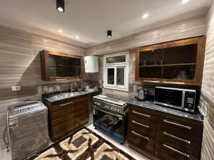 شقه فندقيه فاخره جديده بالكامل