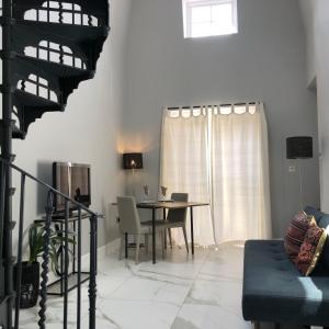 London-Apartment-Sleeps2-PrivateEntrance