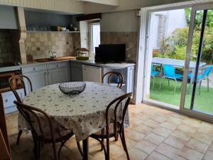Maisons de vacances Jardin clos et calme, velos a disposition, plages a 2 kms : photos des chambres