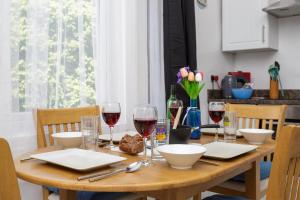 Air Maison - Dockyard Dreams - Close To Gunwharf!