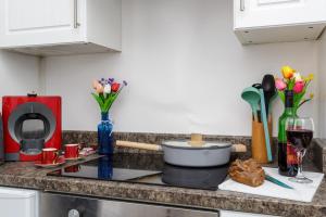 Air Maison - Dockyard Dreams - Close To Gunwharf!