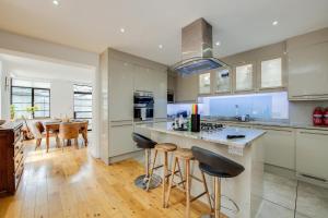 Wildflower Garden - Spacious Garden Apartment