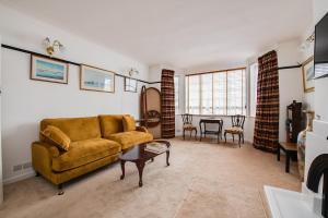 Wildflower Garden - Spacious Garden Apartment