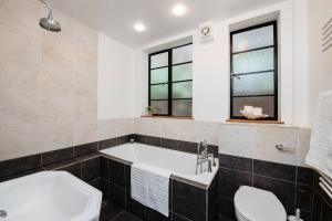 Wildflower Garden - Spacious Garden Apartment