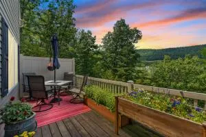 Shenandoah Paradice - 6 Person Hottub, Mountain View, EV Station, Arcade, Modern Minimalist Design, Walk to Ski - Массанаттен