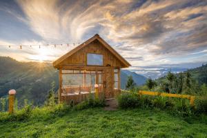 Beautiful Cottage In The Clouds -Valley view
