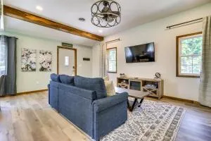 Cozy Grass Lake Home with Patio, Fire Pit and Kayaks! - Brooklyn