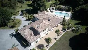 Villa dans parc arboré - Orx