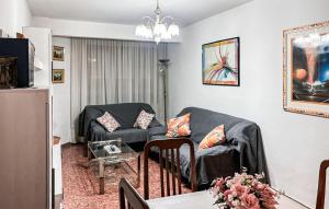 Stunning Apartment In Montalbán