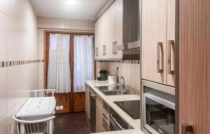 Stunning Apartment In Montalbán