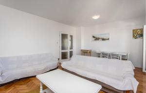 Gorgeous Apartment In Senj With Kitchen