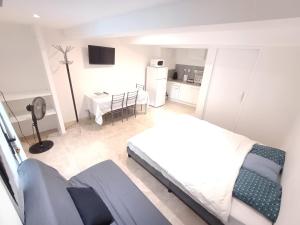 Maisons de vacances Gite Narbonnais 13 min des plages-Jardin-Terasse-Parking : photos des chambres