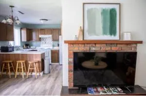 Cozy Twin Pines Apartment-Great Falls - Vaughn