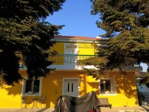 Yellow House - Eleftheroúpolis