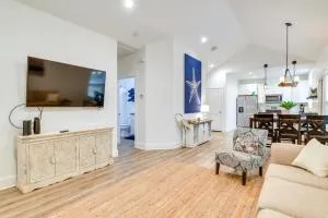 1 Mi to Beach Retreat with Large Yard in Rockport - Refugio