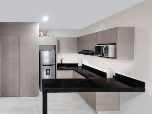 Luxusphere with gym, pools and rental vehicle