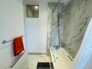 Flat in the heart of Leigh on Sea less than 2 miles from the beach